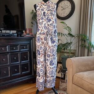 Nicole Miller Navy and White Floral Sleeveless 2 Piece top and pants set